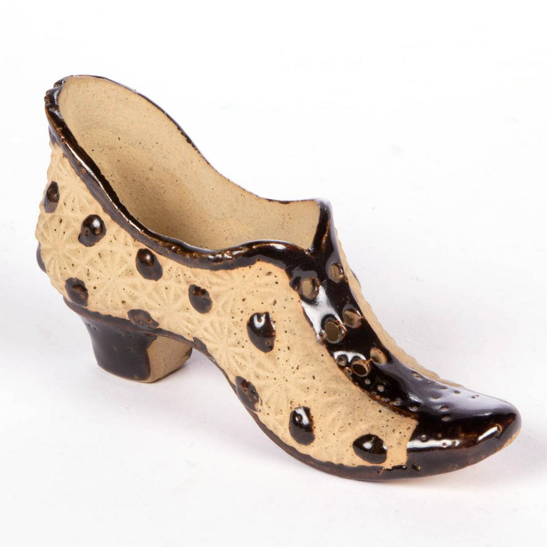 WESTERN PENNSYLVANIA DECORATED TANWARE FIGURAL SHOE (1 of 3)