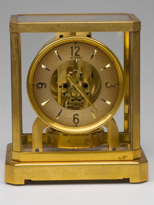 LE COULTRE ATMOS CLOCK: LE COULTRE ATMOS CLOCK, brass and glass, 15 jewels, made in Switzerland, unknown working condition. 20th century. 9 3/8" h, 6 1/2" x 8". Provenance: Juanita G. Hawley estate.