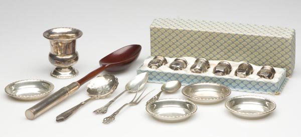 STERLING SILVER ARTICLES, LOT OF FIFTEEN: STERLING SILVER ARTICLES, LOT OF FIFTEEN, consisting of a set of six salt shakers in original box, four small coasters, a small urn-shaped container, and four small serving articles. 8.2 ozt. total. T