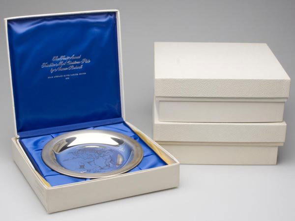 FRANKLIN MINT NORMAN ROCKWELL STERLING SILVER PLAT: FRANKLIN MINT NORMAN ROCKWELL STERLING SILVER PLATES, LOT OF FIVE, consisting of 1970 through 1973 Christmas Series, and 1972 Mother's Day, each in original fitted interior, outer box, and Certificate