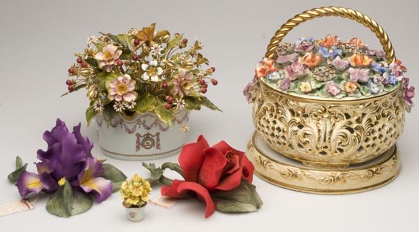 PORCELAIN AND OTHER FLORAL ARTICLES, LOT OF FIVE: PORCELAIN AND OTHER FLORAL ARTICLES, LOT OF FIVE, polychrome decoration, including an Italian flower basket accent light, and two Capodimonte flowers with original boxes, together with two other artic