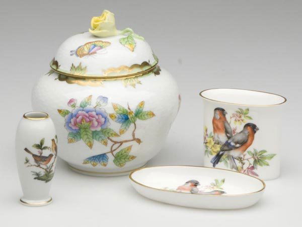 HEREND ARTICLES, LOT OF TWO: HEREND ARTICLES, LOT OF TWO, consisting of a Queen Victoria sugar bowl with yellow rose finial and a Rothchilds Birds miniature vase. Together with two pieces of Hammersley bone china. Four pieces tot
