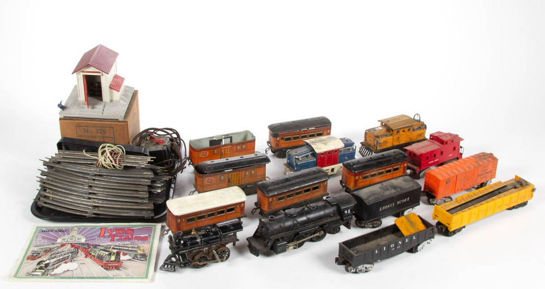 ASSORTED METAL AND PLASTIC O-GAUGE AND OTHER TOY TRAIN (1 of 4)