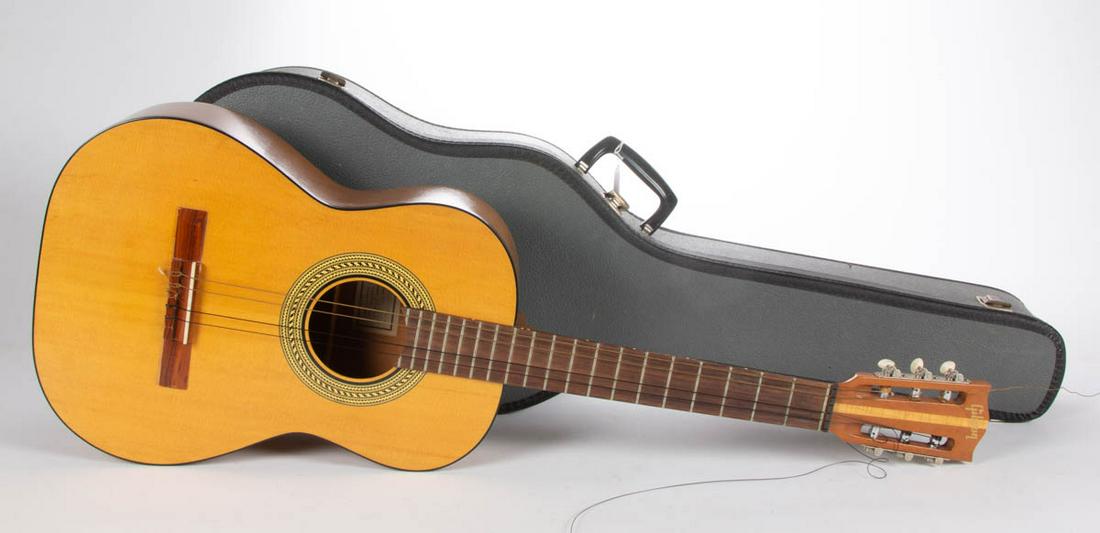 GIBSON C-0 CLASSIC ACOUSTIC GUITAR: GIBSON C-0 CLASSIC ACOUSTIC GUITAR, spruce top with mahogany sides and back, six string, rosewood fretboard with position markers along side edge, faux-bone tuning keys, headstock featuring "Gibson" l