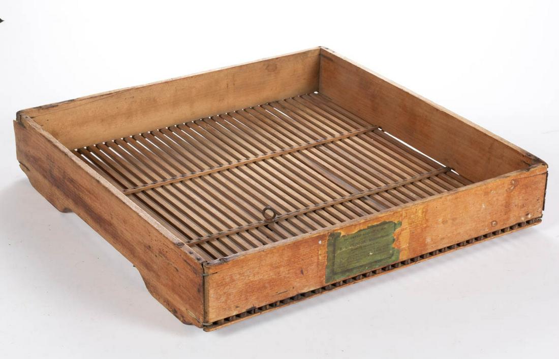 NEW HAMPSHIRE SHAKER WOODEN SIEVE / SEED SORTER (1 of 2)