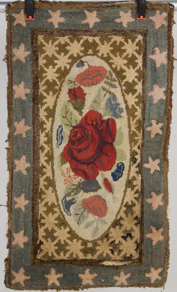 242 NEW ENGLAND FLORAL DESIGN HOOKED RUG
