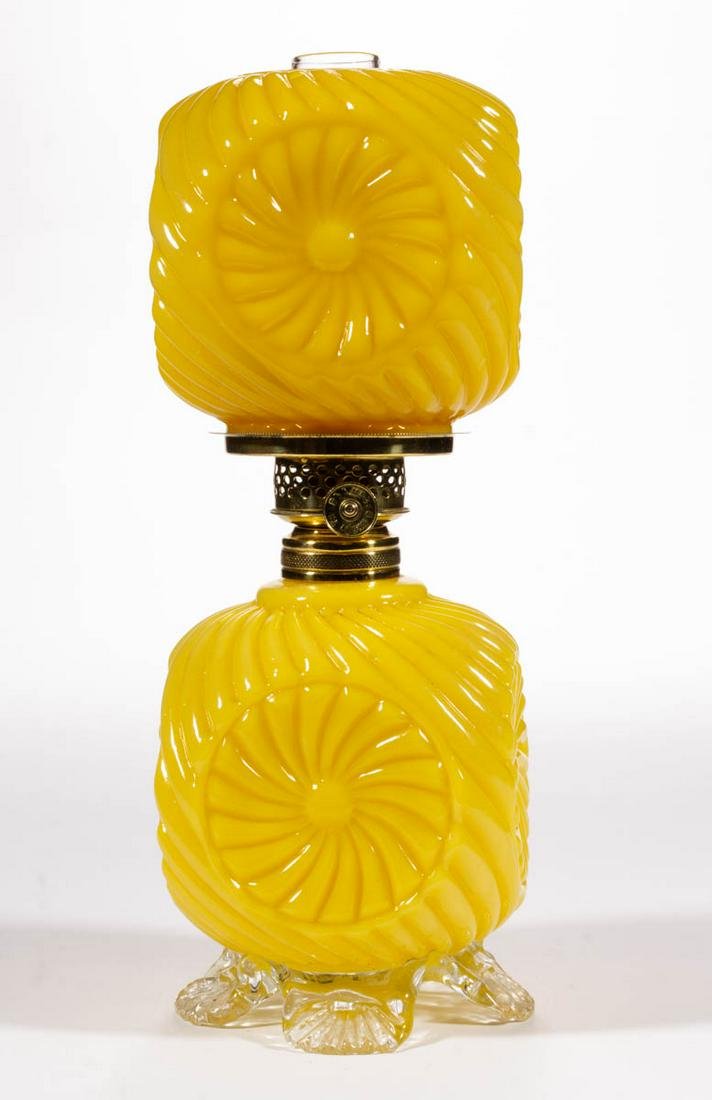 RIBBED SWIRL MEDALLION MINIATURE LAMP (1 of 1)