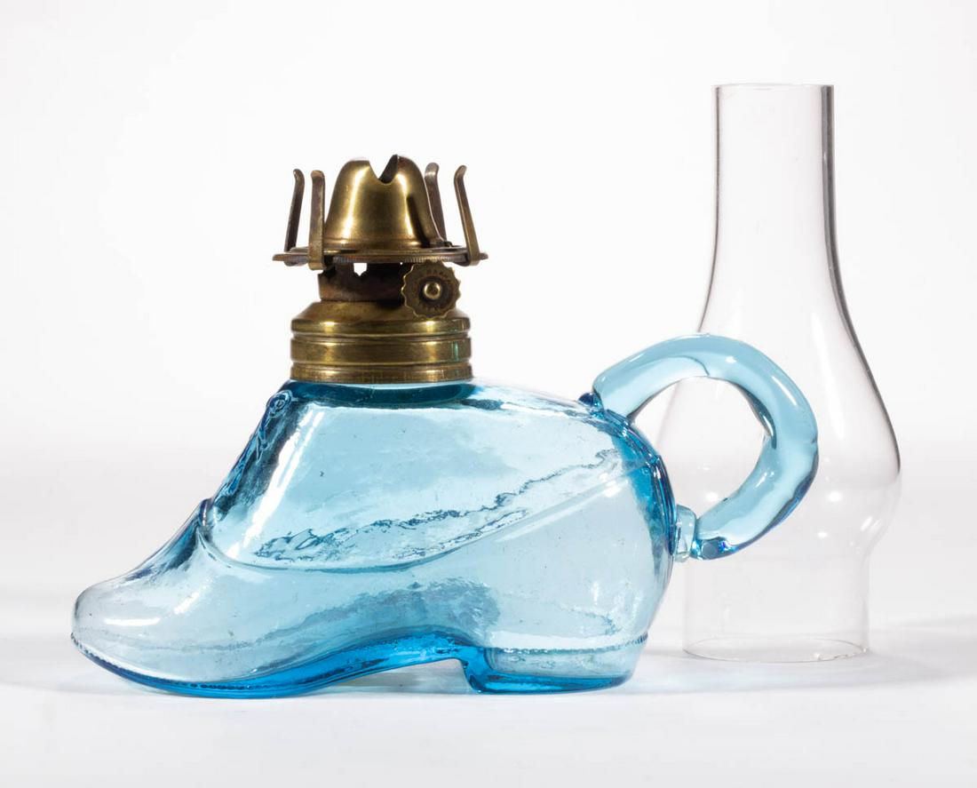 ATTERBURY FIGURAL SHOE MINIATURE FINGER LAMP (1 of 2)