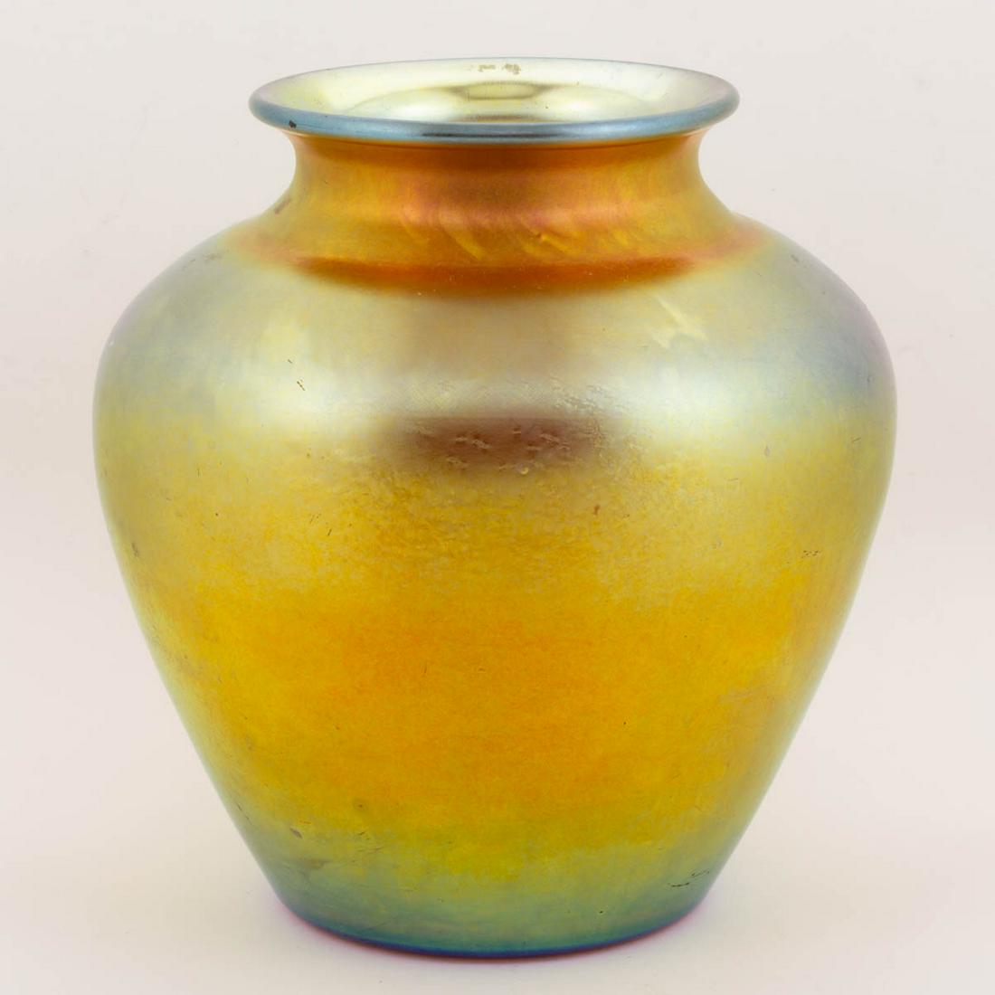 STEUBEN ATTRIBUTED GOLD AURENE IRIDESCENT ART GLASS (1 of 1)