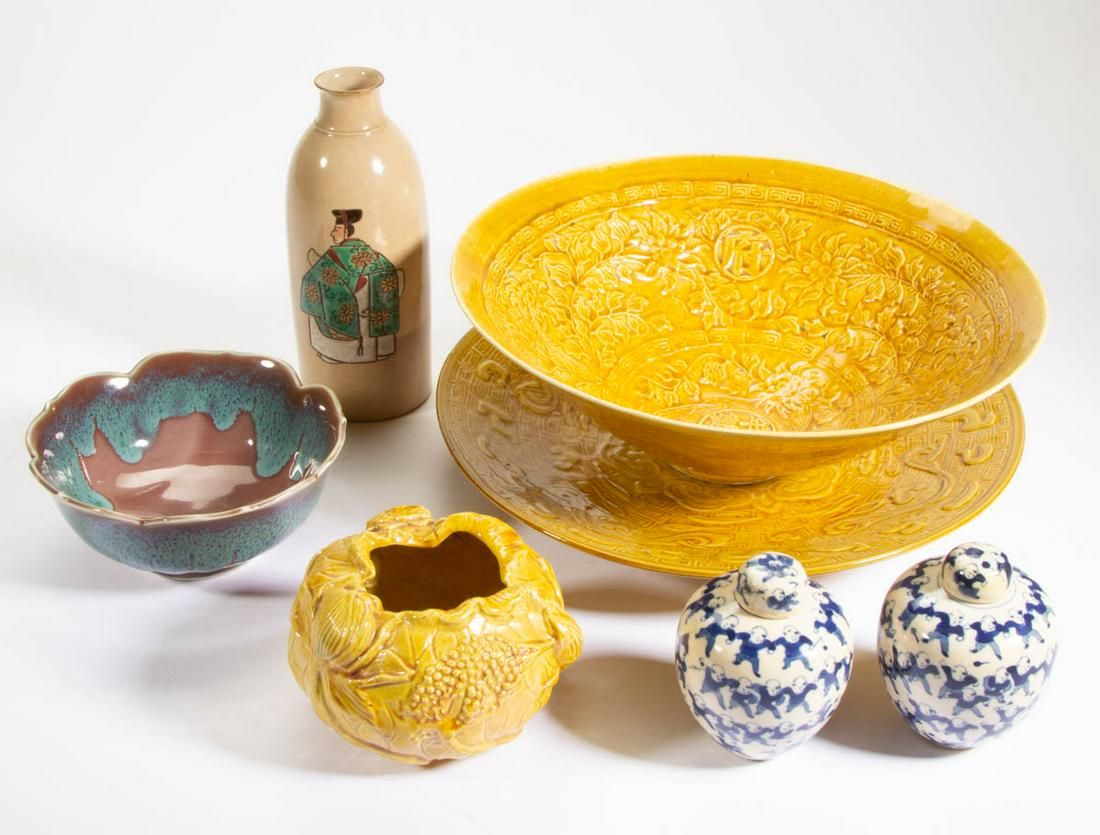 ASSORTED ASIAN CERAMIC ARTICLES, LOT OF SEVEN (1 of 10)