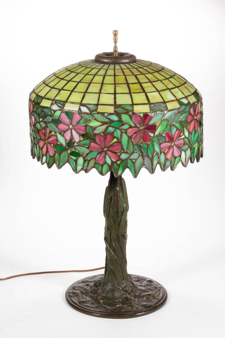 AMERICAN LEADED GLASS ELECTRIC TABLE LAMP (1 of 7)
