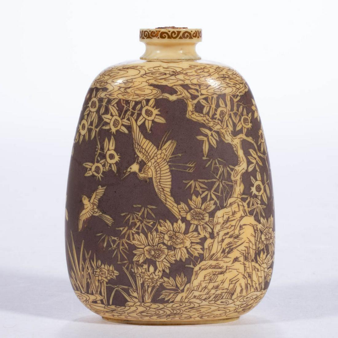 CHINESE FINELY DECORATED SNUFF BOTTLE (1 of 3)