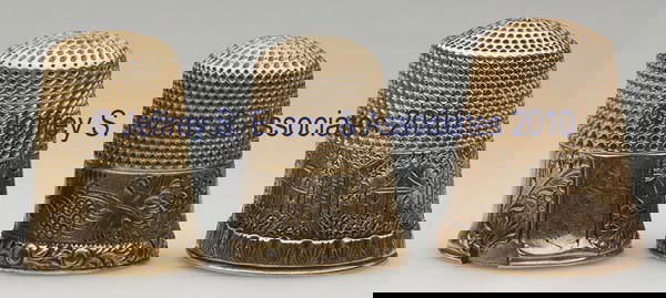 10K AND 12K GOLD THIMBLES, LOT OF THREE: 10K AND 12K GOLD THIMBLES, LOT OF THREE, chased and engraved, consisting of a tested 10K grape band; and two tested 12K examples, one with a scenic building and other with an eight-panel band and flor