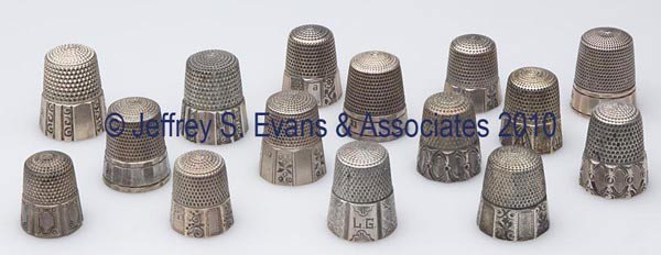 SIMONS BROTHERS STERLING SILVER PANELED THIMBLES, L: SIMONS BROTHERS STERLING SILVER PANELED THIMBLES, LOT OF 15, various floral, geometrical, and scroll patterns, including two Octagon Oval Panel and one fluted pattern. Each with maker's mark in apex, 
