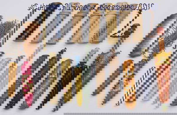 VARIOUS MATERIALS NEEDLE CASES, LOT OF 20: VARIOUS MATERIALS NEEDLE CASES, LOT OF 20, consisting of metal, plastic, and wood including two carved examples, several with various decorations and advertising. Late 19th and 20th centuries. 2 1/4"