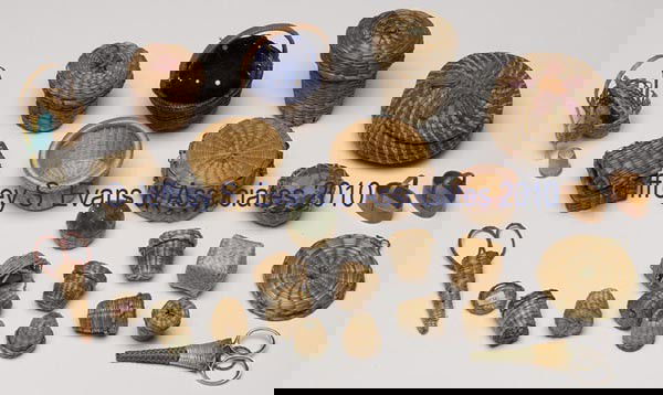 WOVEN SEWING CASES AND BASKETS, LOT OF 26: WOVEN SEWING CASES AND BASKETS, LOT OF 26, consisting of 13 thimble holders including two with pin cushion tops; two scissor sheafs; a needle case; and ten various other articles. First half 20th cent