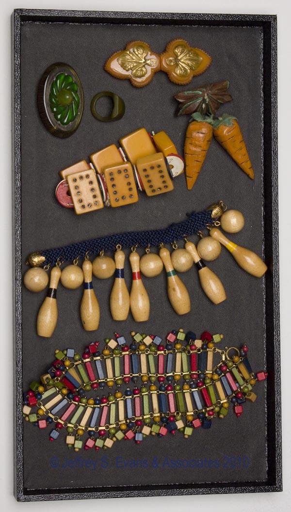SEVEN PIECES OF VINTAGE COSTUME JEWELRY: SEVEN PIECES OF VINTAGE COSTUME JEWELRY, comprised of three wooden and four Bakelite/plastic examples. First half 20th century. Various sizes. Provenance: Hilda Fried estate, New York City.