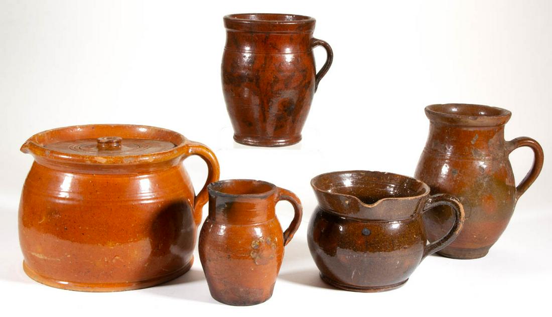 AMERICAN EARTHENWARE / REDWARE VESSELS, LOT OF FIVE: AMERICAN EARTHENWARE / REDWARE VESSELS, LOT OF FIVE, lead-glazed, comprising a squat pitcher with side spout, a squat pitcher with front spout and similar cover, two small jugs without spouts, one wit