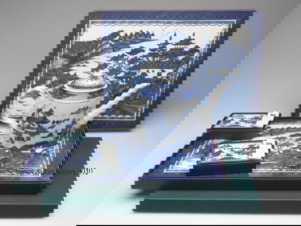 MOTTAHEDEH CONTEMPORARY CANTON ARTICLES, LOT OF 17: MOTTAHEDEH CONTEMPORARY CANTON ARTICLES, LOT OF 17 blue and white, comprising a teapot made by Vista Alegre, Portugal, and two sets of four each place mats, and two sets of four each coasters by Lady