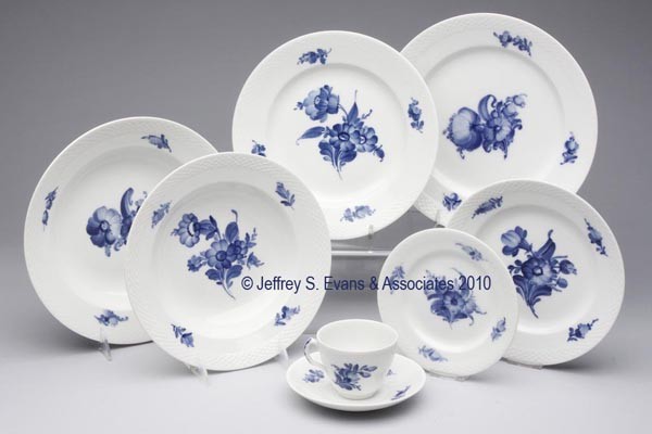ROYAL COPENHAGEN BLUE FLOWER - BRAIDED DINNER SERV: ROYAL COPENHAGEN BLUE FLOWER - BRAIDED DINNER SERVICE 96 pieces, comprising 12 place settings made up of a 10" dinner plate, 9 1/4" luncheon plate, 8" salad plate, 6 1/2" bread and butter plate, 10" r