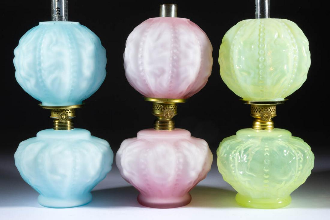 L. G. WRIGHT BEADED CURTAIN / BEADED DRAPE MINIATURE (1 of 1)