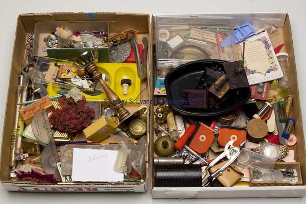 VARIOUS ARTICLES AND PARTS, UNCOUNTED LOT: VARIOUS ARTICLES AND PARTS, UNCOUNTED LOT, including four metal and plastic figural sewing machines, various sewing tools, containers and other articles. 19th and 20th centuries. Various sizes. Proven