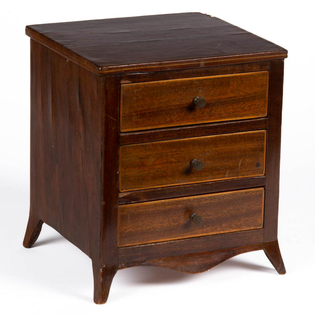 AMERICAN FEDERAL MAHOGANY INLAID MINIATURE CHEST OF: AMERICAN FEDERAL MAHOGANY INLAID MINIATURE CHEST OF DRAWERS, rectangular top over three graduated drawers with likely original brass pulls, raised on flared French feet with cut-out front skirt, solid