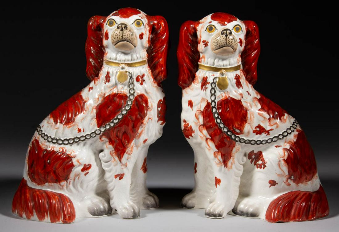 ENGLISH STAFFORDSHIRE HAND-PAINTED CERAMIC SPANIEL / (1 of 3)