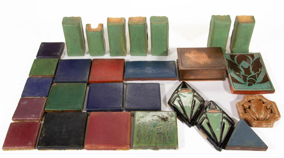 AMERICAN ARTS AND CRAFTS ARTICLES, LOT OF 27 (1 of 10)