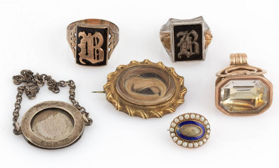 ANTIQUE ROLLED-GOLD / GOLD-FILLED AND STERLING SILVER: ANTIQUE ROLLED-GOLD / GOLD-FILLED AND STERLING SILVER JEWELRY, LOT OF SIX, comprising a small Georgian hairwork mourning pin with center woven blond/white hair surrounded by blue enameled inner frame 
