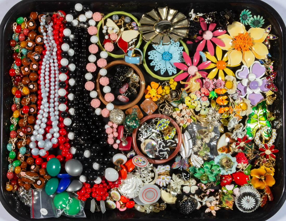 ASSORTED VINTAGE AND CONTEMPORARY COSTUME JEWELRY, (1 of 4)