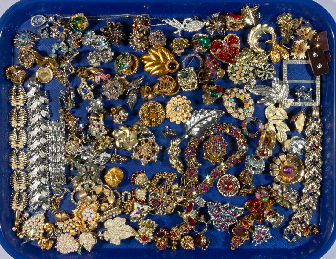ASSORTED VINTAGE AND CONTEMPORARY COSTUME JEWELRY, (1 of 4)