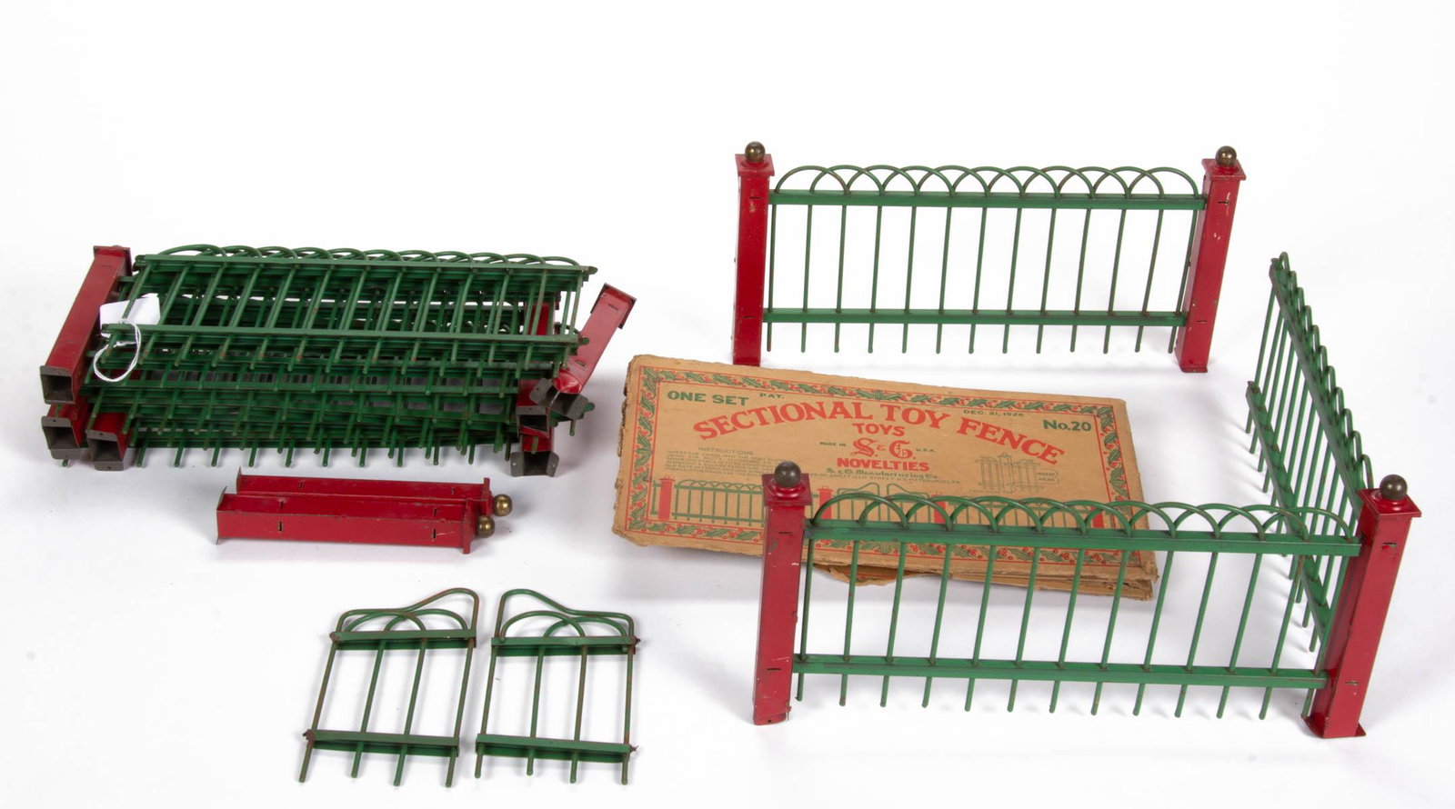 S & G NOVELTIES SECTIONAL TOY FENCE WITH ORIGINAL BOX: S & G NOVELTIES SECTIONAL TOY FENCE WITH ORIGINAL BOX, box marked "No.20". S & G Manufacturing Co., Pittsburgh, PA. 1926. Various sizes.
