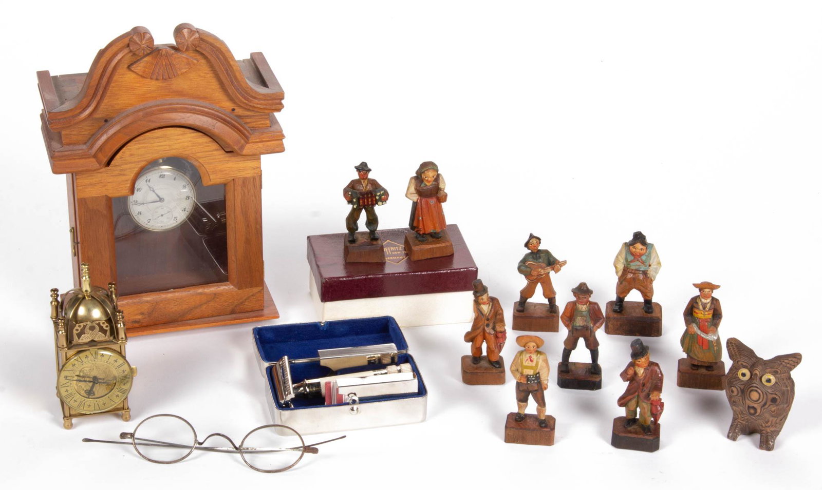 ASSORTED VINTAGE DOMESTIC AND DECORATIVE ARTICLES, LOT: ASSORTED VINTAGE DOMESTIC AND DECORATIVE ARTICLES, LOT OF 14, including a Hamilton 17-jewel pocket watch in a custom walnut watch hutch, a miniature brass lantern clock marked "Made in Great Britain",