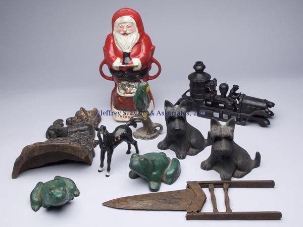 ASSORTED CAST-IRON AND OTHER ARTICLES, LOT OF 10: ASSORTED CAST-IRON AND OTHER ARTICLES, LOT OF 10, including doorstops, bookends, half a cake mold, etc. 20th century. Various sizes. Provenance: From a New York estate.