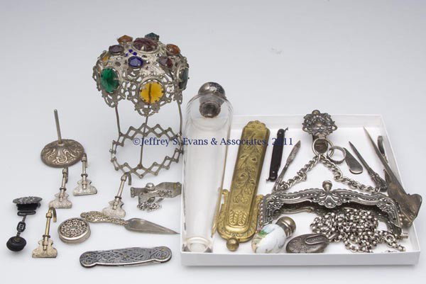 ASSORTED LOT OF SMALL ARTICLES, UNCOUNTED: ASSORTED LOT OF SMALL ARTICLES, UNCOUNTED, including a jeweled bulb shade, various silver-like items, a chatelaine clip with purse frame, etc. Only part of lot illustrated. 19th and 20th centuries. Va