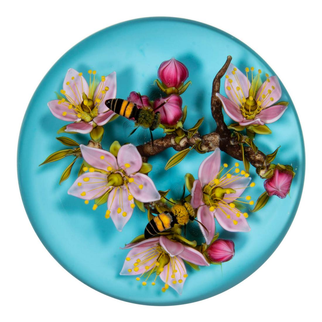 DAVID GRAEBER (AMERICAN, B. 1967) FLORAL BOUQUET AND BEES LAMPWORK STUDIO ART GLASS PAPERWEIGHT (1 of 2)