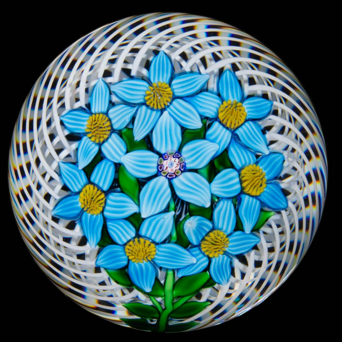 VINTAGE SAINT-LOUIS BLUE FLOWER BOUQUET ART GLASS PAPERWEIGHT (1 of 2)