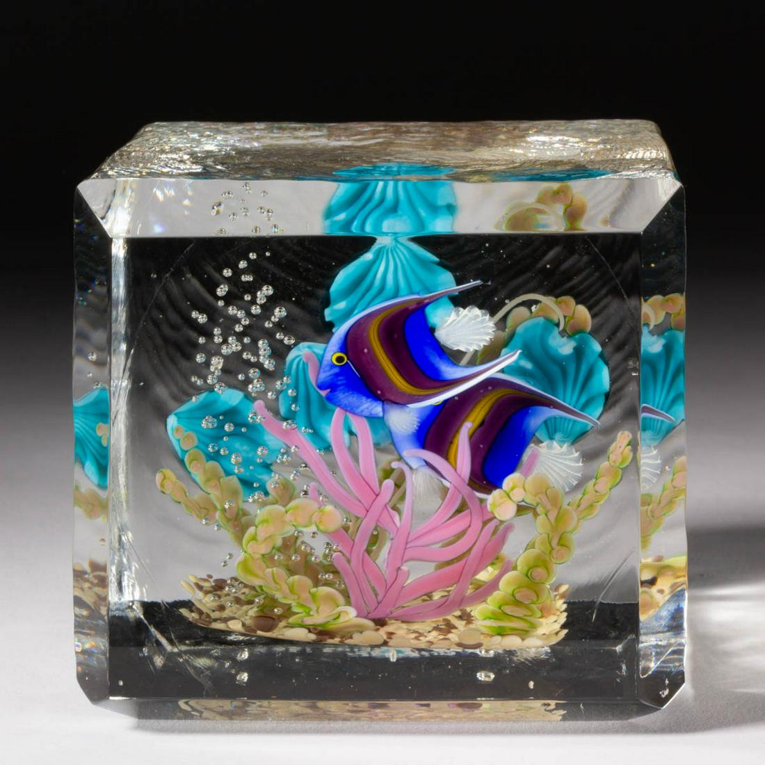 STEVEN LUNDBERG (AMERICAN, 1953-2008) AQUARIUM LAMPWORK STUDIO ART GLASS PAPERWEIGHT SCULPTURE (1 of 2)