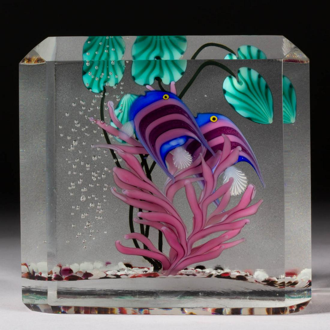 STEVEN LUNDBERG (AMERICAN, 1953-2008) / CAROLE TREVIS AQUARIUM LAMPWORK STUDIO ART GLASS PAPERWEIGHT (1 of 2)