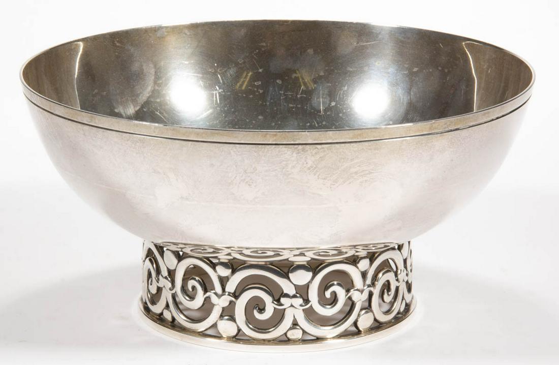 TIFFANY & CO. MID-CENTURY MODERN STERLING SILVER FOOTED BOWL (1 of 3)