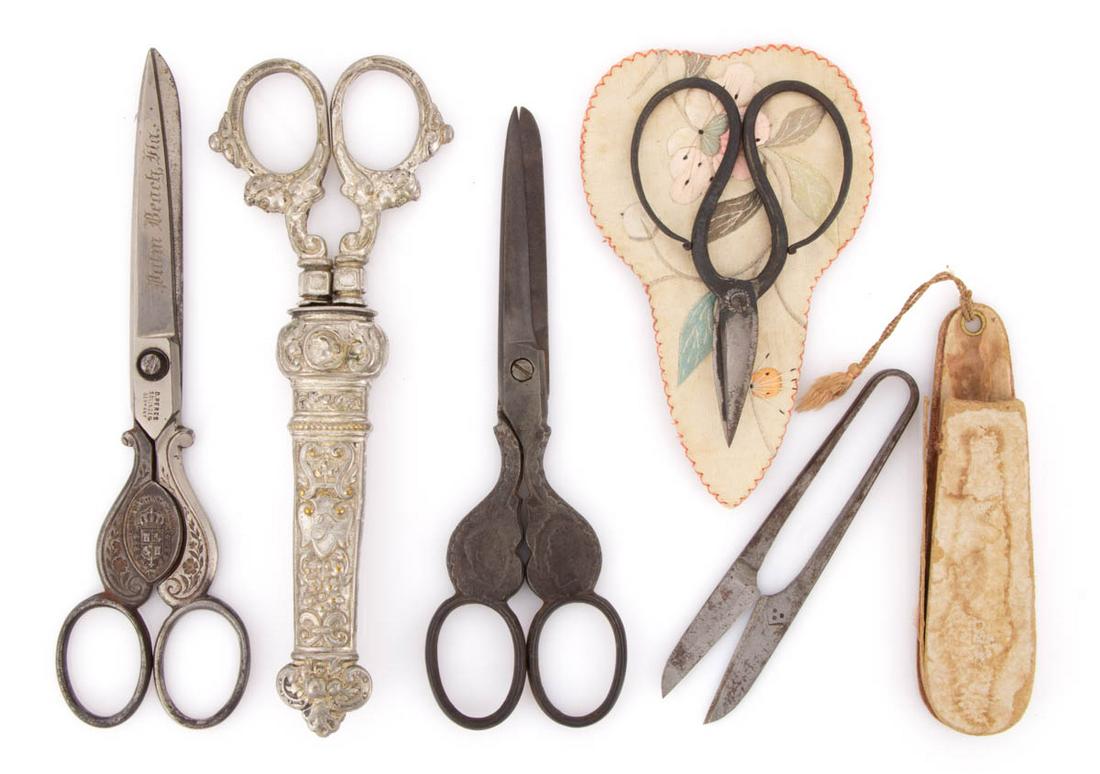ASSORTED METAL SEWING / NEEDLEWORKING SCISSORS, LOT OF FIVE (1 of 2)