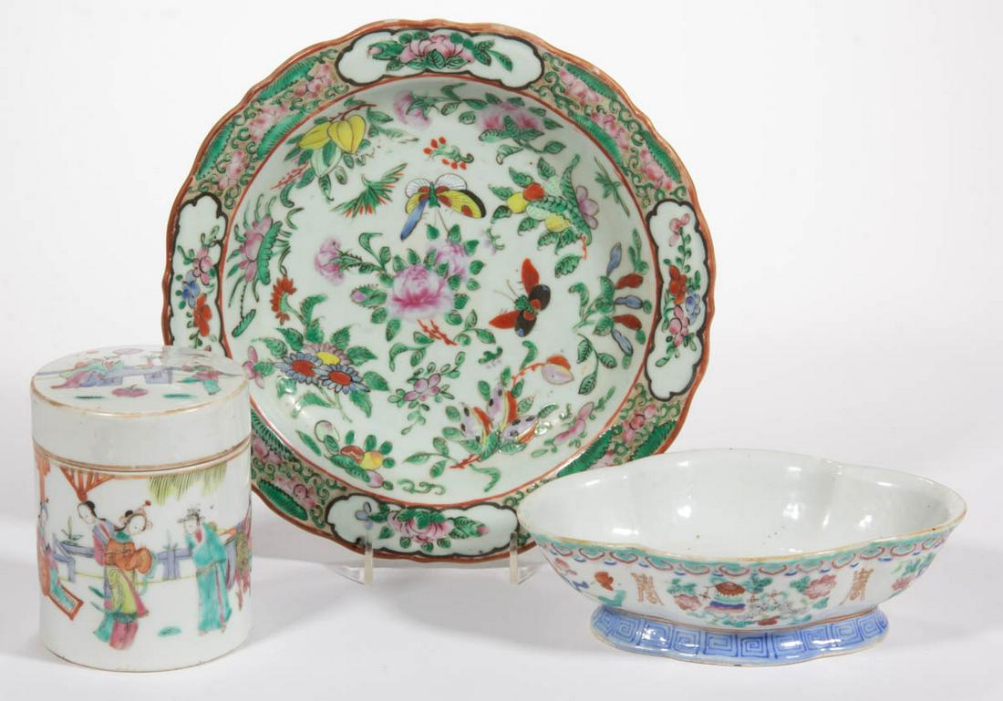 CHINESE EXPORT PORCELAIN FAMILLE ROSE ARTICLES, LOT OF THREE (1 of 4)