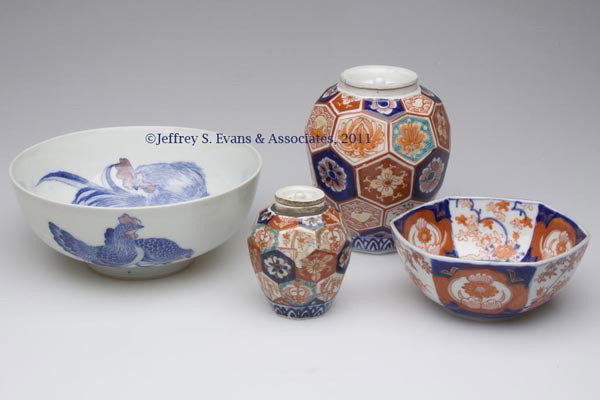 FOUR JAPANESE IMARI PORCELAIN ARTICLES: FOUR JAPANESE IMARI PORCELAIN ARTICLES, comprising a bowl with rooster and hen decorations and character markings, two jars with lids, and a hexagonal bowl, latter examples not marked. 19th and/or 20t