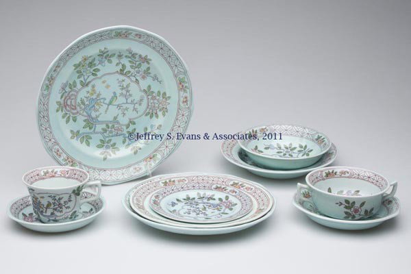 ADAMS' CALYX WARE "SINGAPORE BIRD" DINNER SERVICE: ADAMS' CALYX WARE "SINGAPORE BIRD" DINNER SERVICE, polychrome decoration, 87 pieces, comprising eight 10 1/4" dinner plates, six 9" luncheon plates, two 8 1/4" salad plates, nine 6" bread and butter p