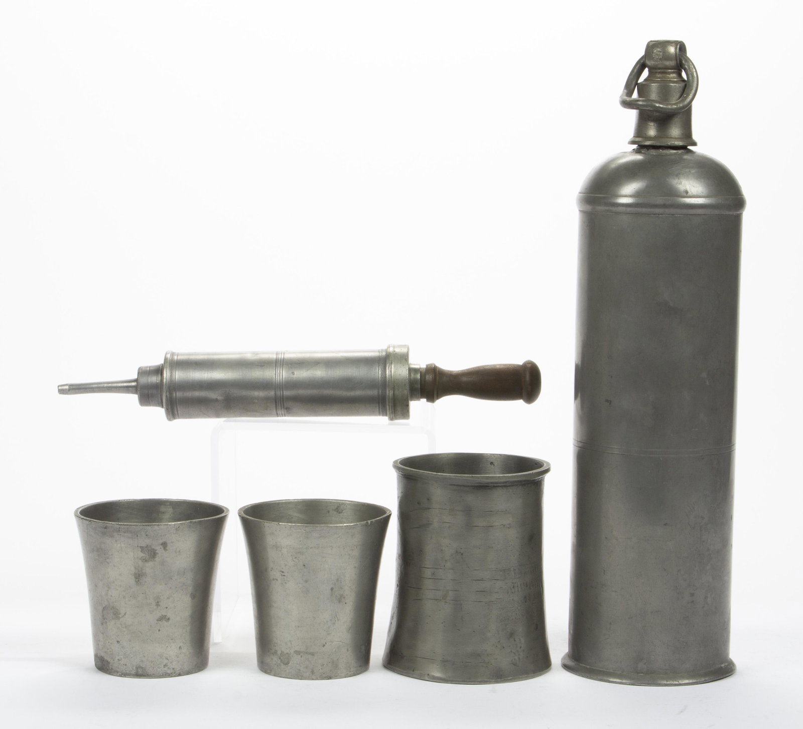 ASSORTED FRENCH PEWTER TABLE ARTICLES / CINQ PIECES EN ETAIN XIXE SIECLE, LOT OF FIVE,: comprising three beakers, including two small examples by Corlieu of Paris, and a large unmarked example underside impressed "92 ETAIN PURE" and "90 TIN"; and a hot water bottle by Allez Freres of Par