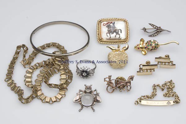 20TH-CENTURY COSTUME JEWELRY, LOT OF 11 ARTICLES: 20TH-CENTURY COSTUME JEWELRY, LOT OF 11 ARTICLES, comprising a necklace, two bracelets, a ring, a pair of screw-back earrings, and six various pins.