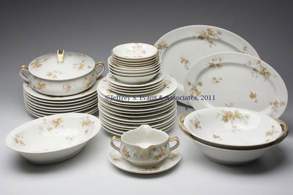 HAVILAND LIMOGES, FRANCE PARTIAL DINNER SERVICE: HAVILAND LIMOGES, FRANCE PARTIAL DINNER SERVICE, 39 pieces, autumn leaf pattern with gold trim. First quarter 20th century. Provenance: Property of a Virginia Institution.