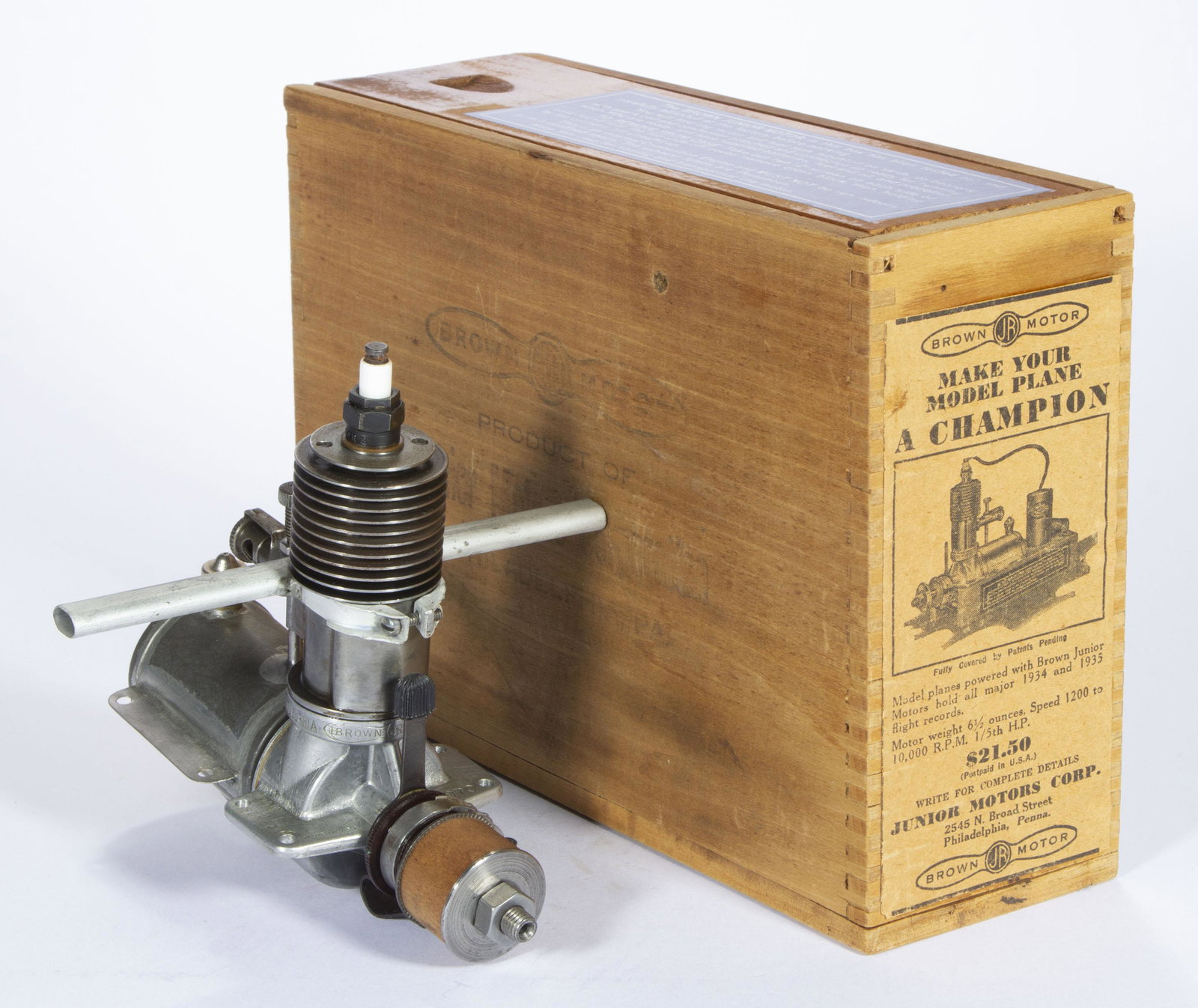 BROWN JUNIOR MOTORS MODEL NO. B 1935 MODEL AIRPLANE ENGINE, (1 of 3)