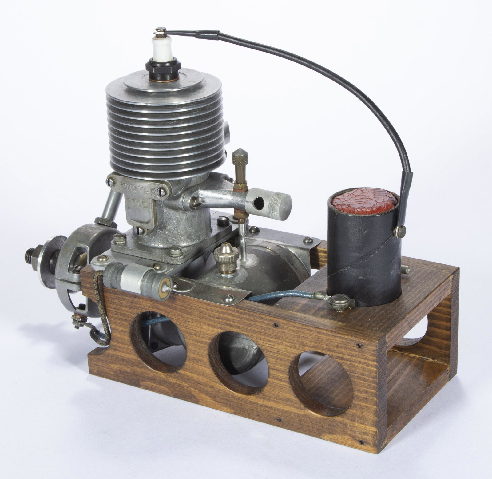 FORSTER BROTHERS MODEL A / "LITTLE HERCULES" 1937 MODEL AIRPLANE ENGINE, (1 of 2)